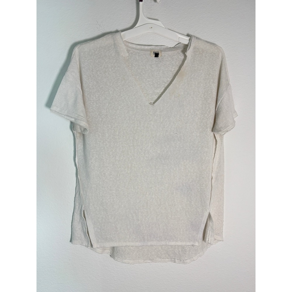 BKE Womens XS Cream V-Neck Short Sleeve Knit Top Relaxed Fit Side Slits